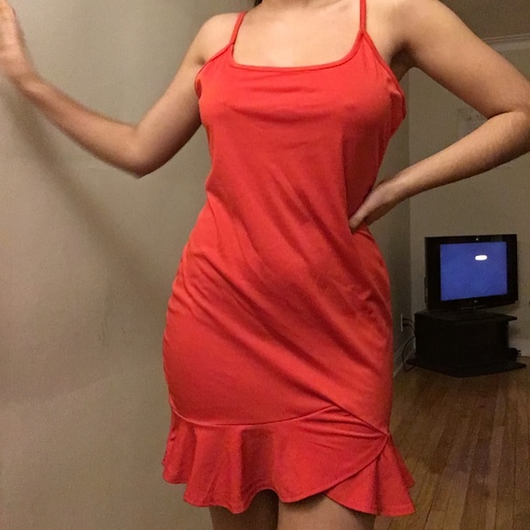 Red dress - Picture 2 of 2